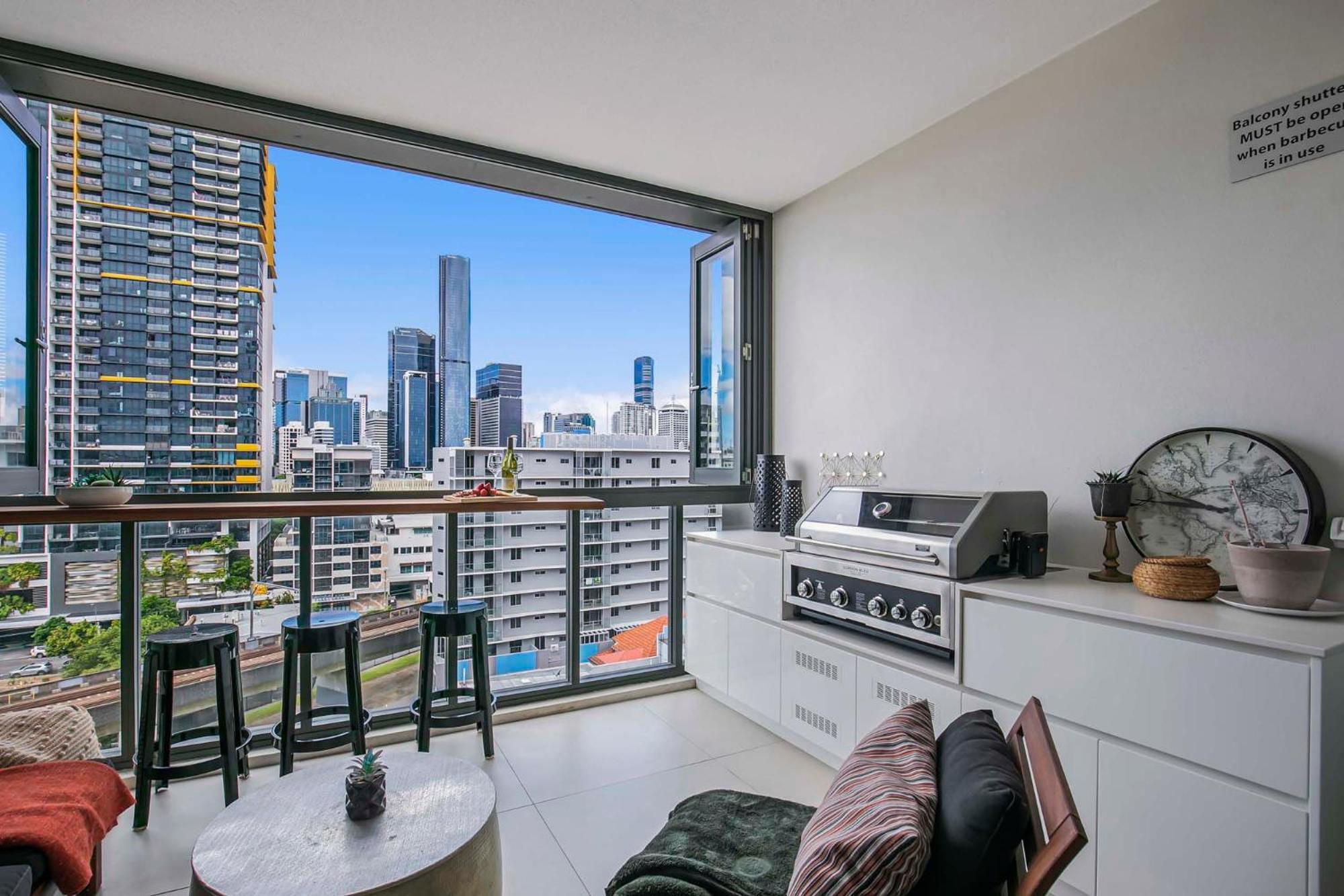 Sunny 1b In Heart Of South Bris Apartment *