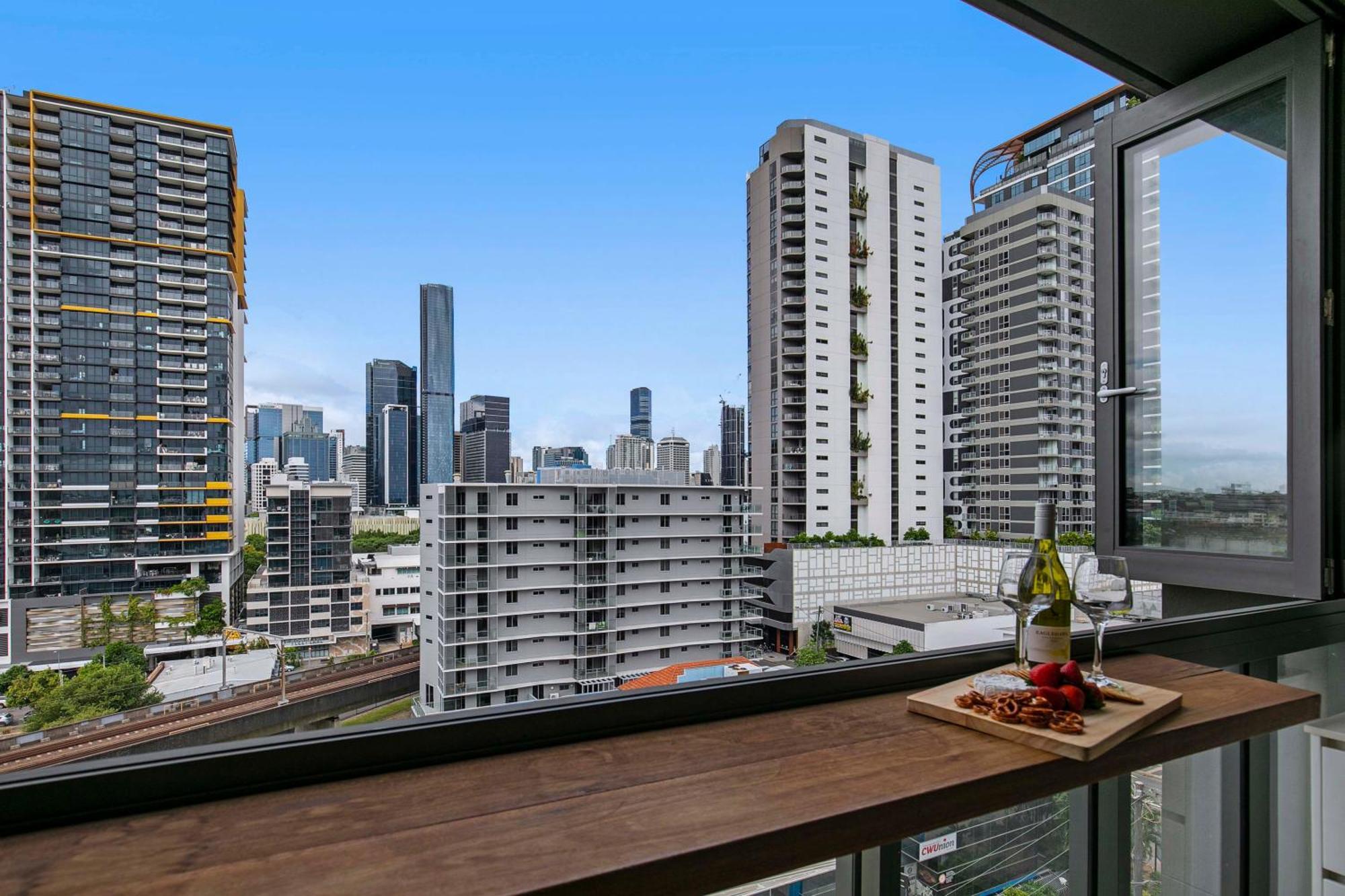 Sunny 1b In Heart Of South Bris By Custom Hosting Apartment Brisbane