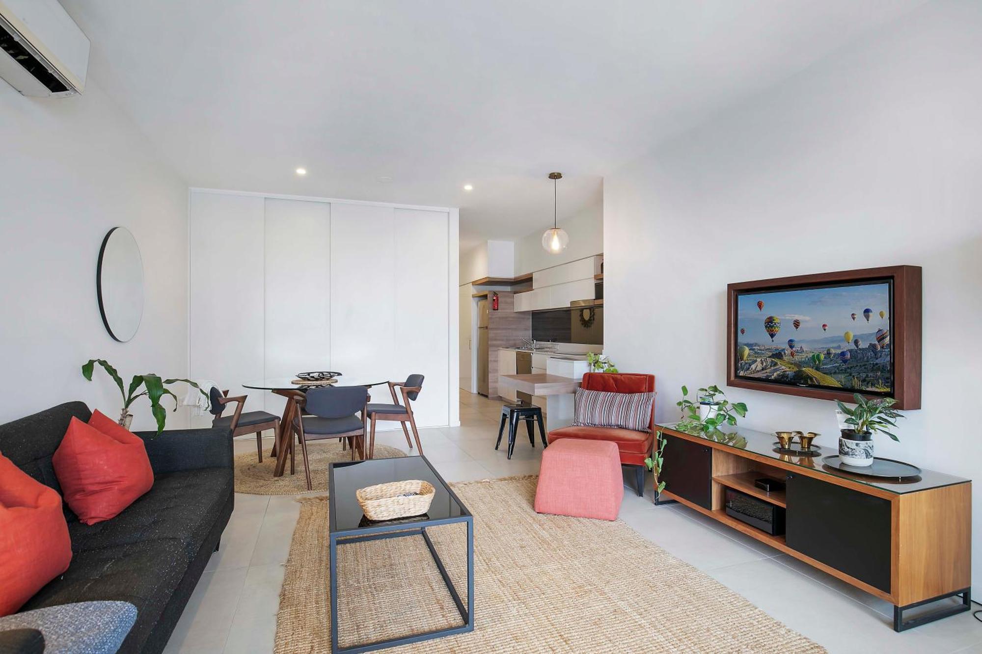 Sunny 1b In Heart Of South Bris Apartment