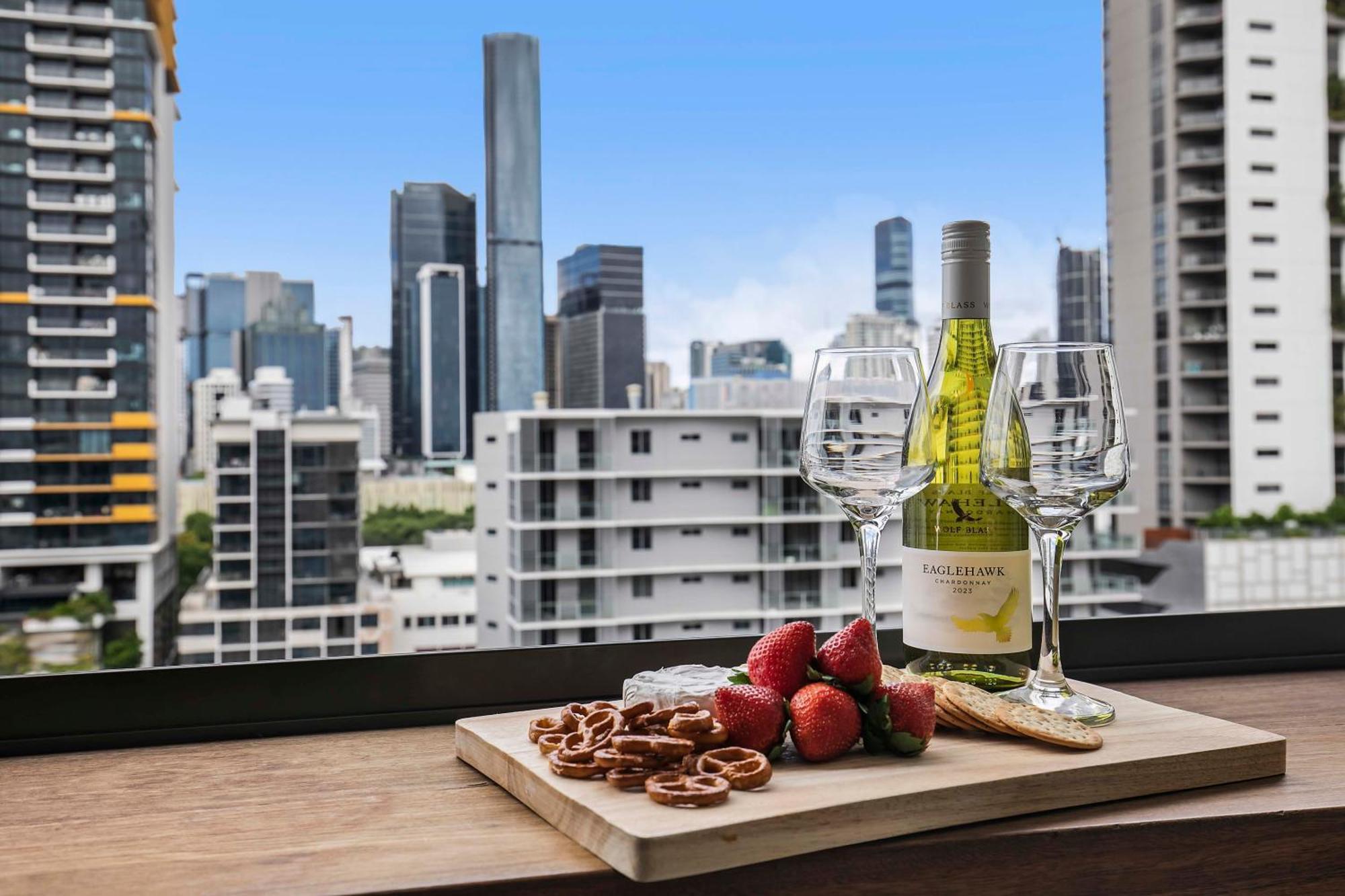 Sunny 1b In Heart Of South Bris Brisbane