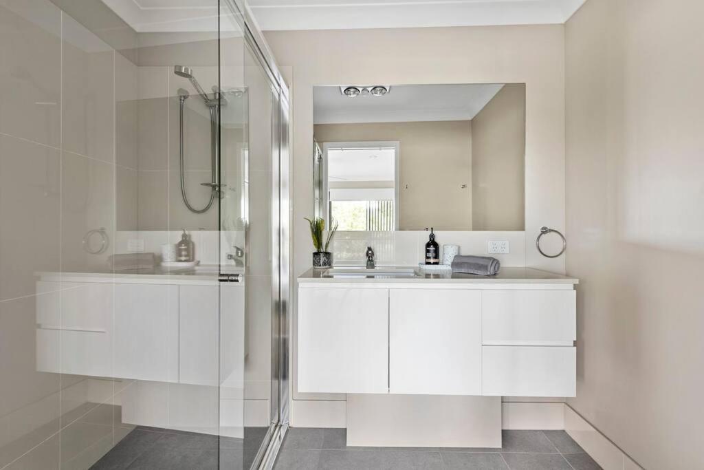 Holiday home Convenient + Spacious! 3bed/2.5bath/1car~townhouse