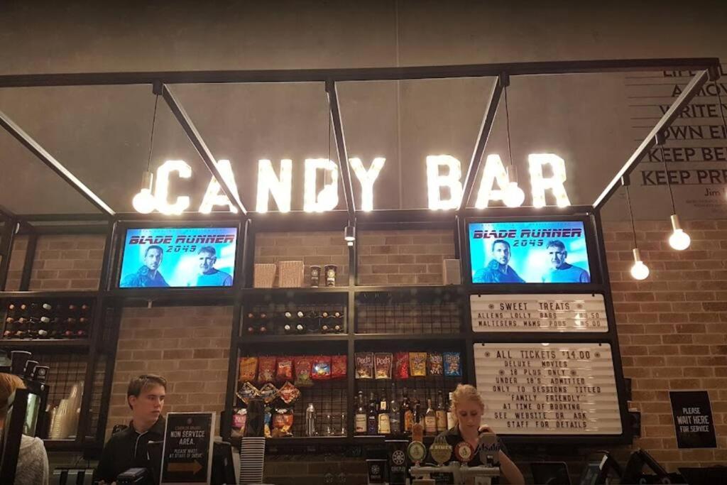 Contemporary Comfy ~ 2bed/2bath/1car ~ Hawthorne