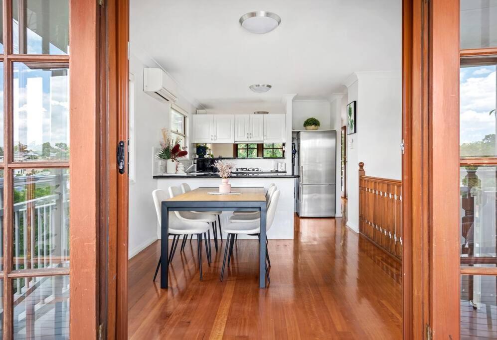 Paddo ~ 4bed/2bath/1car/cbd Views ~ House Holiday home Brisbane