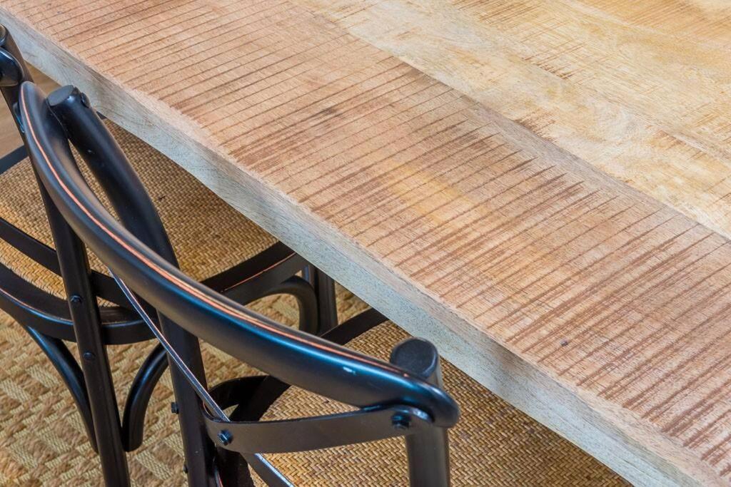 Slick 1 Bedroom + Carpark - Walk To Brisbane