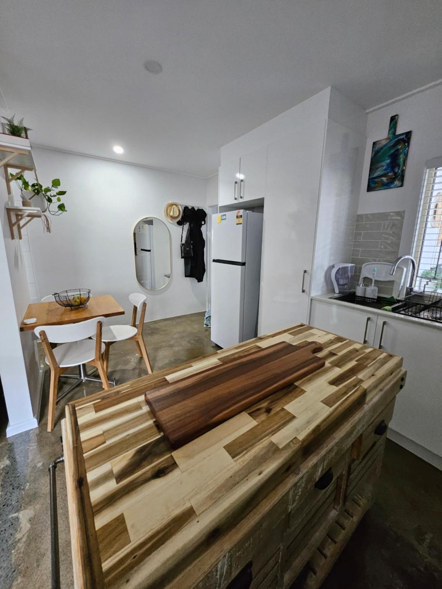 Apartment Prime Location: Just Steps Away From Oxford Street