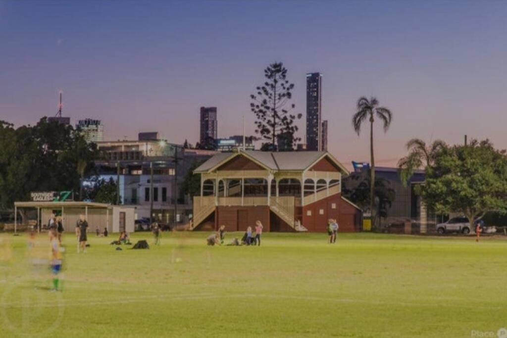 Apartment Prime Location: Just Steps Away From Oxford Street Brisbane