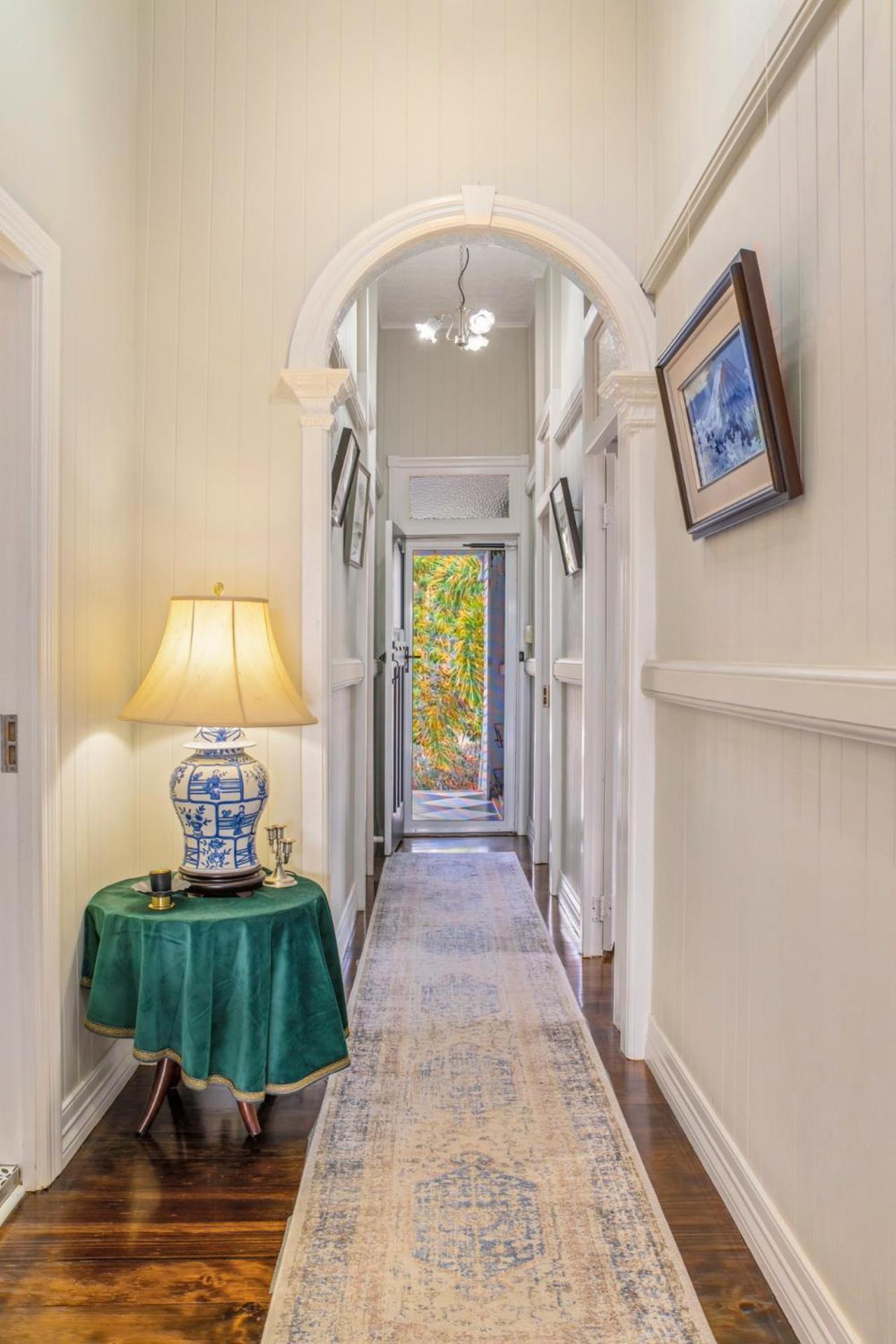 5br Queenslander - Walk To The Gabba - Sleeps 10