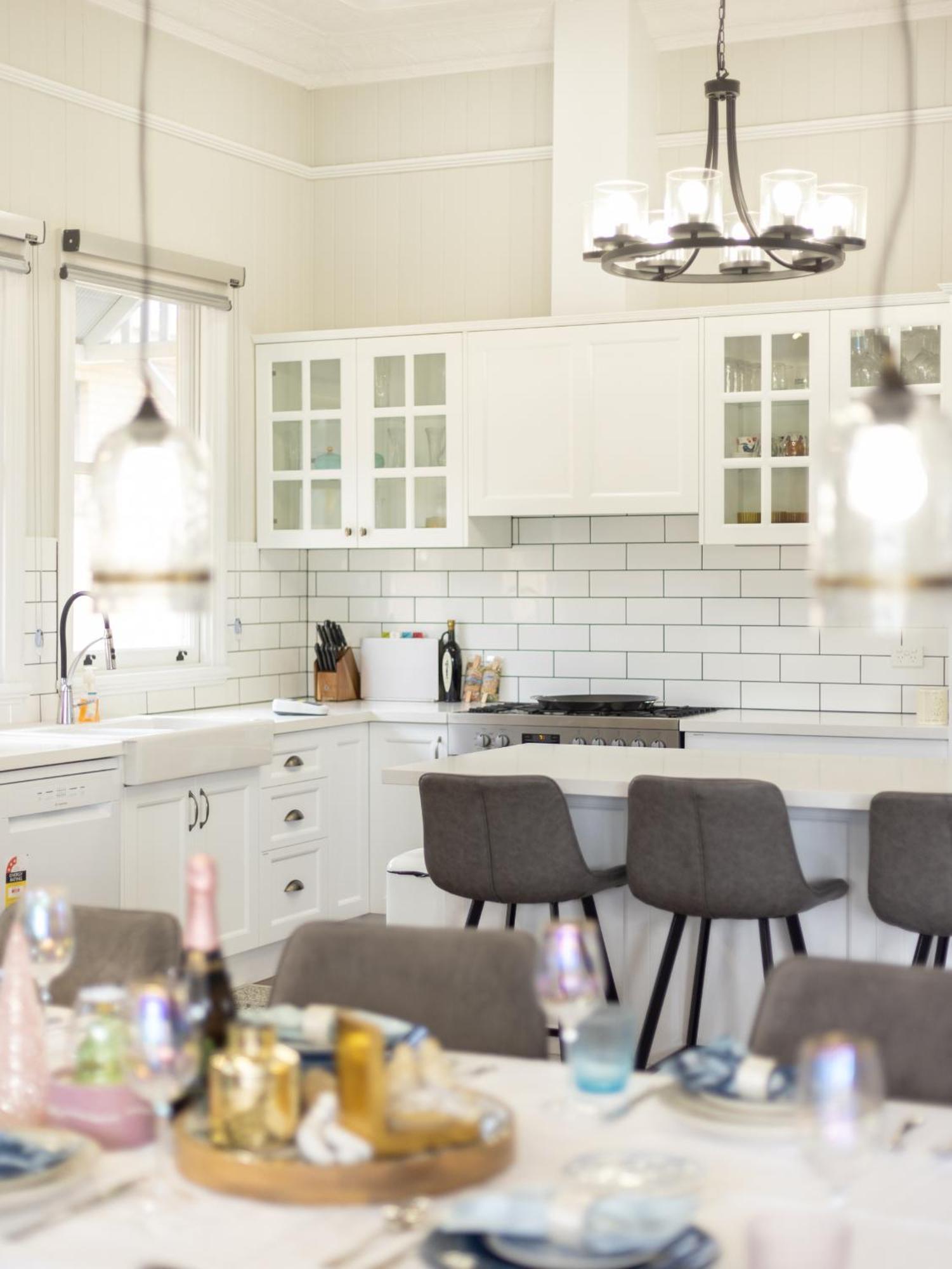 5br Queenslander - Walk To The Gabba - Sleeps 10 Holiday home