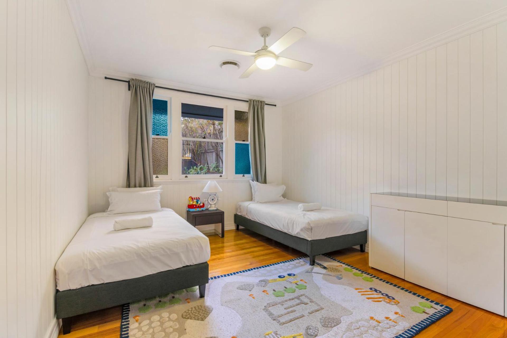 Unique Character Queenslander Home! Just Minutes To Cbd & South Holiday home Brisbane