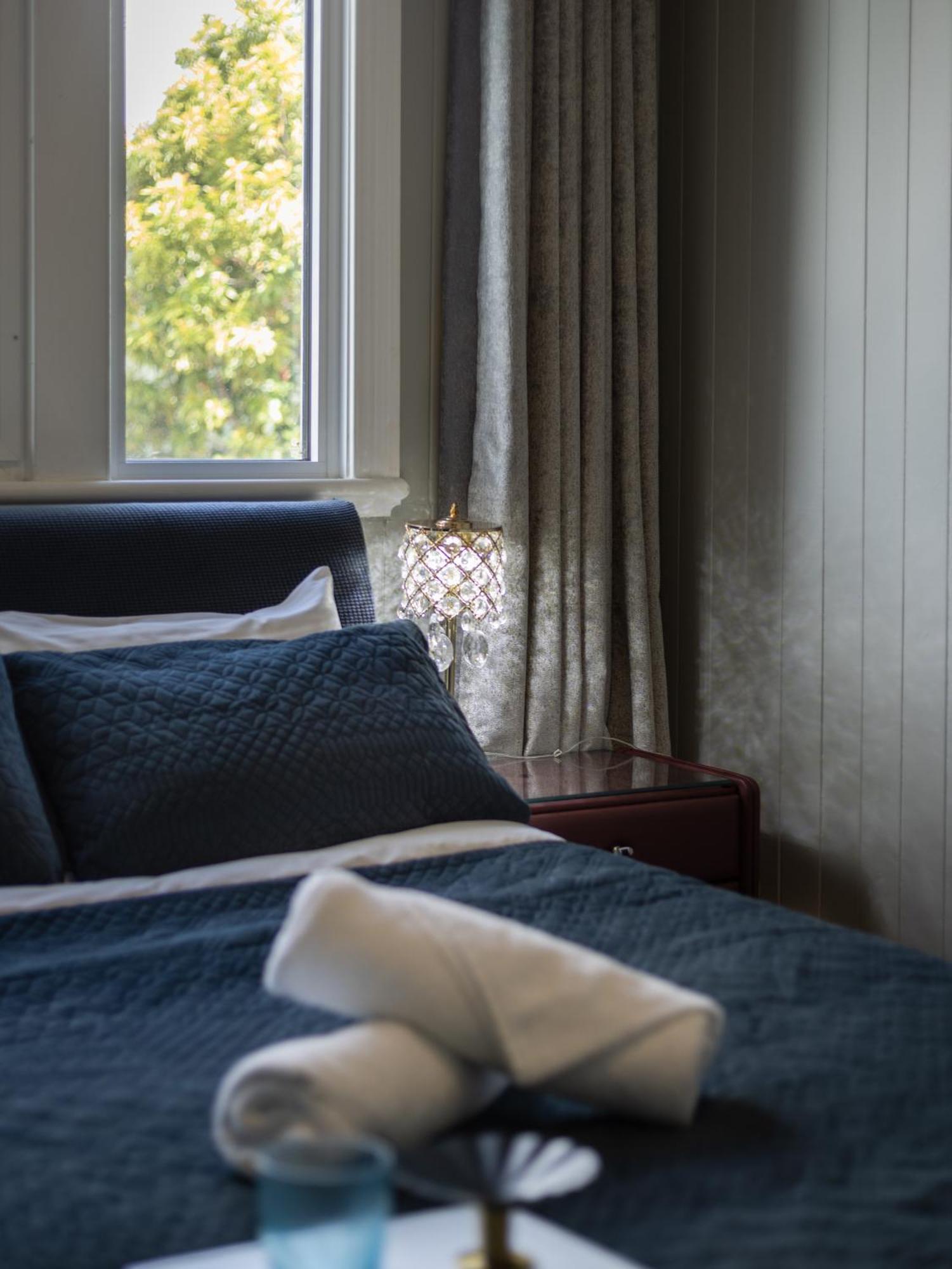 Holiday home 5br Queenslander - Walk To The Gabba - Sleeps 10 *