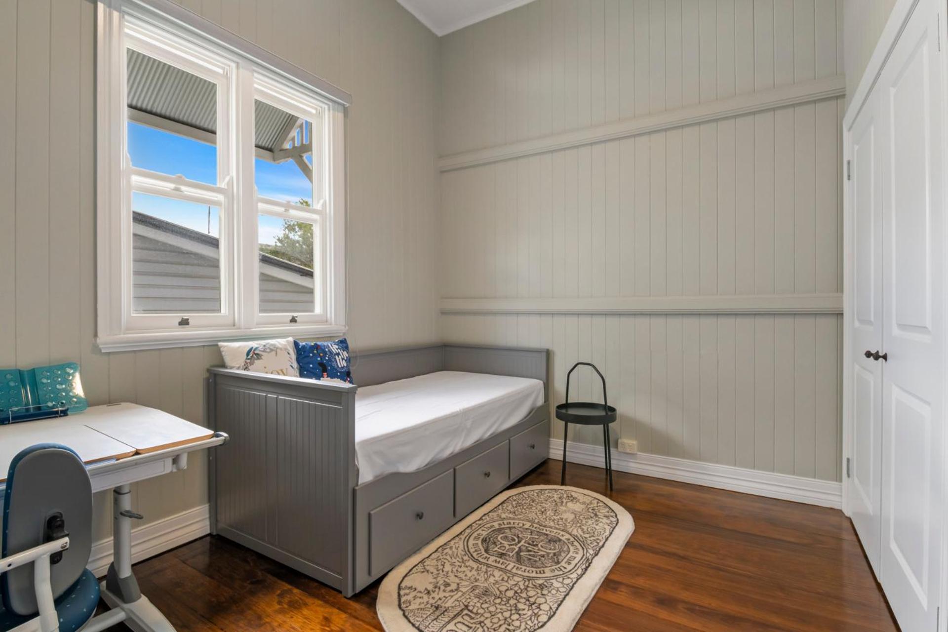 Holiday home 5br Queenslander - Walk To The Gabba - Sleeps 10 *