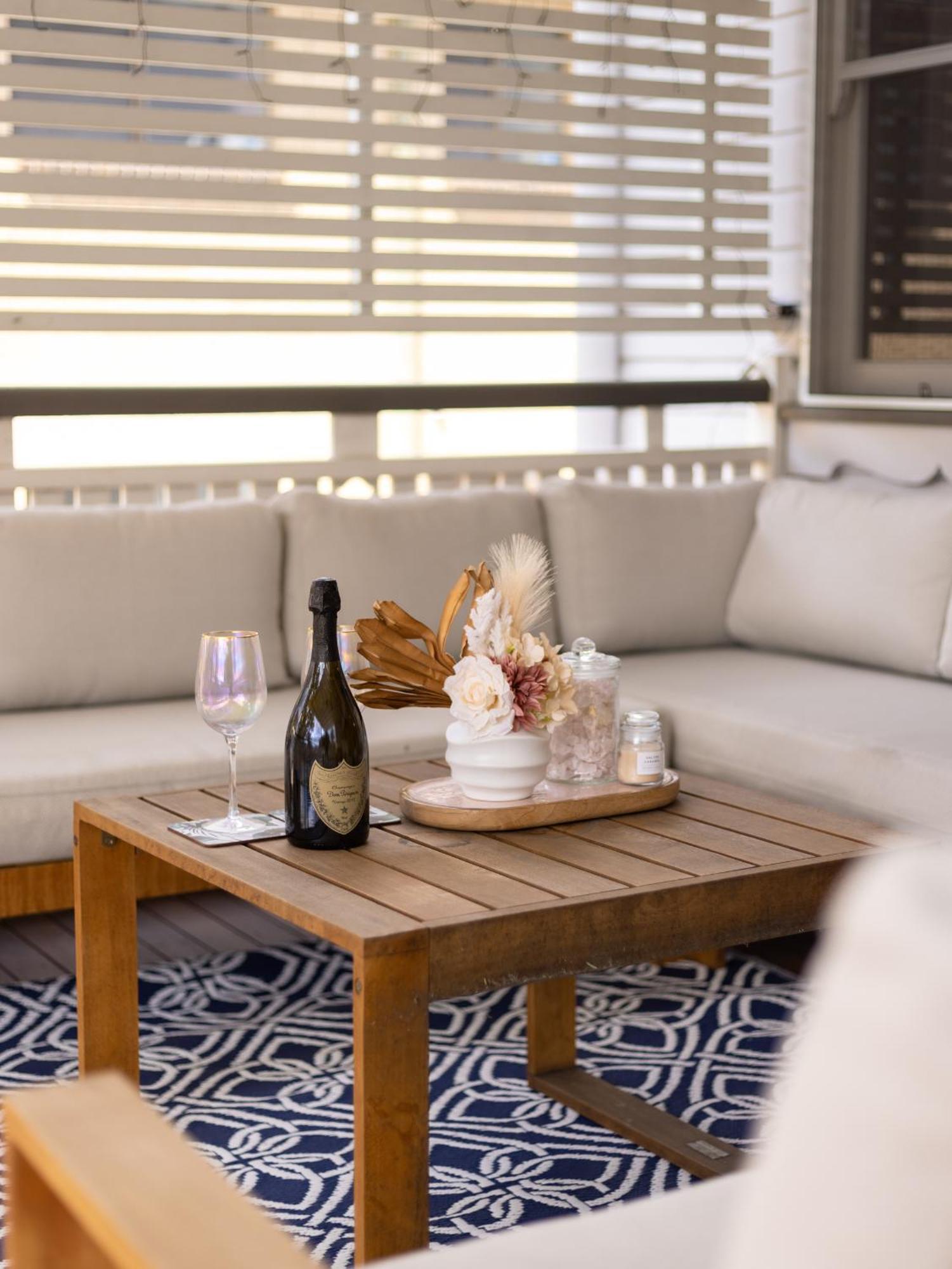 5br Queenslander - Walk To The Gabba - Sleeps 10 *