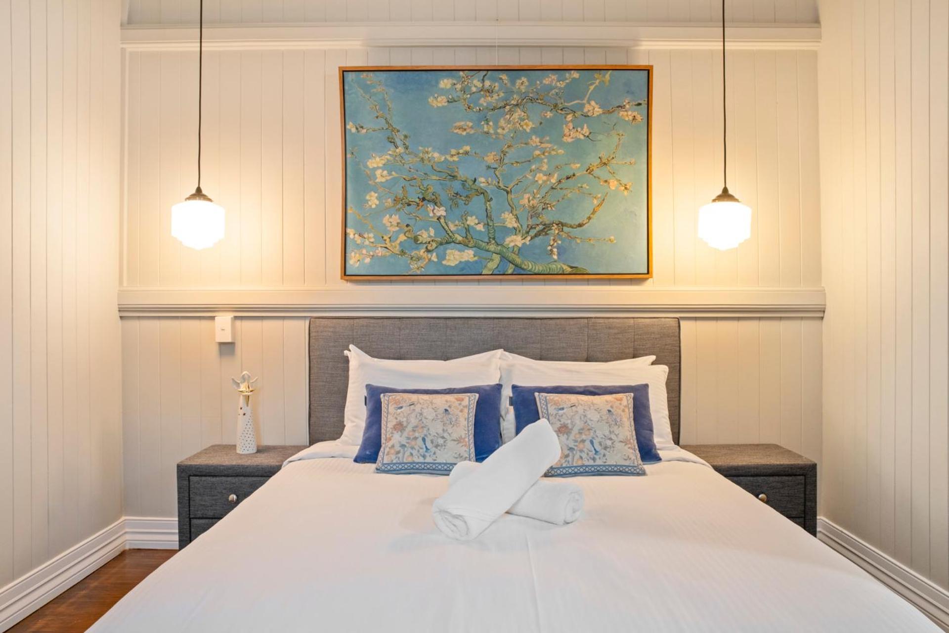 Holiday home 5br Queenslander - Walk To The Gabba - Sleeps 10 Brisbane