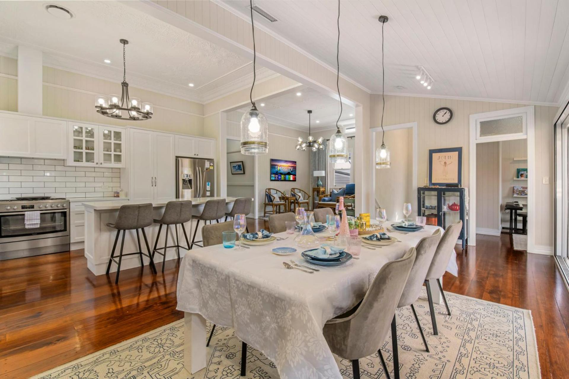 Unique Character Queenslander Home! Just Minutes To Cbd & South *