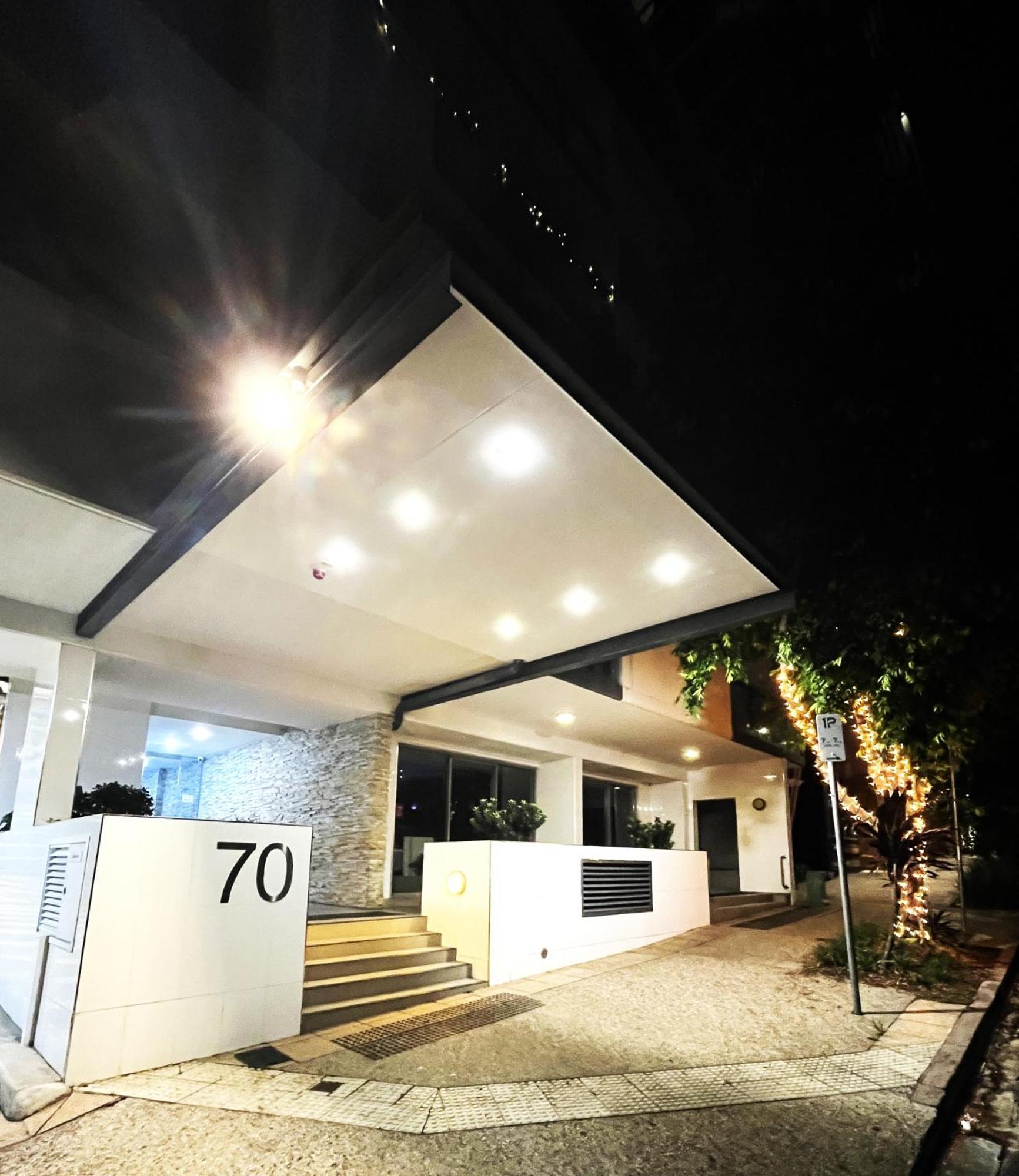 Perfect Locale 2bed Parking Apartment Brisbane