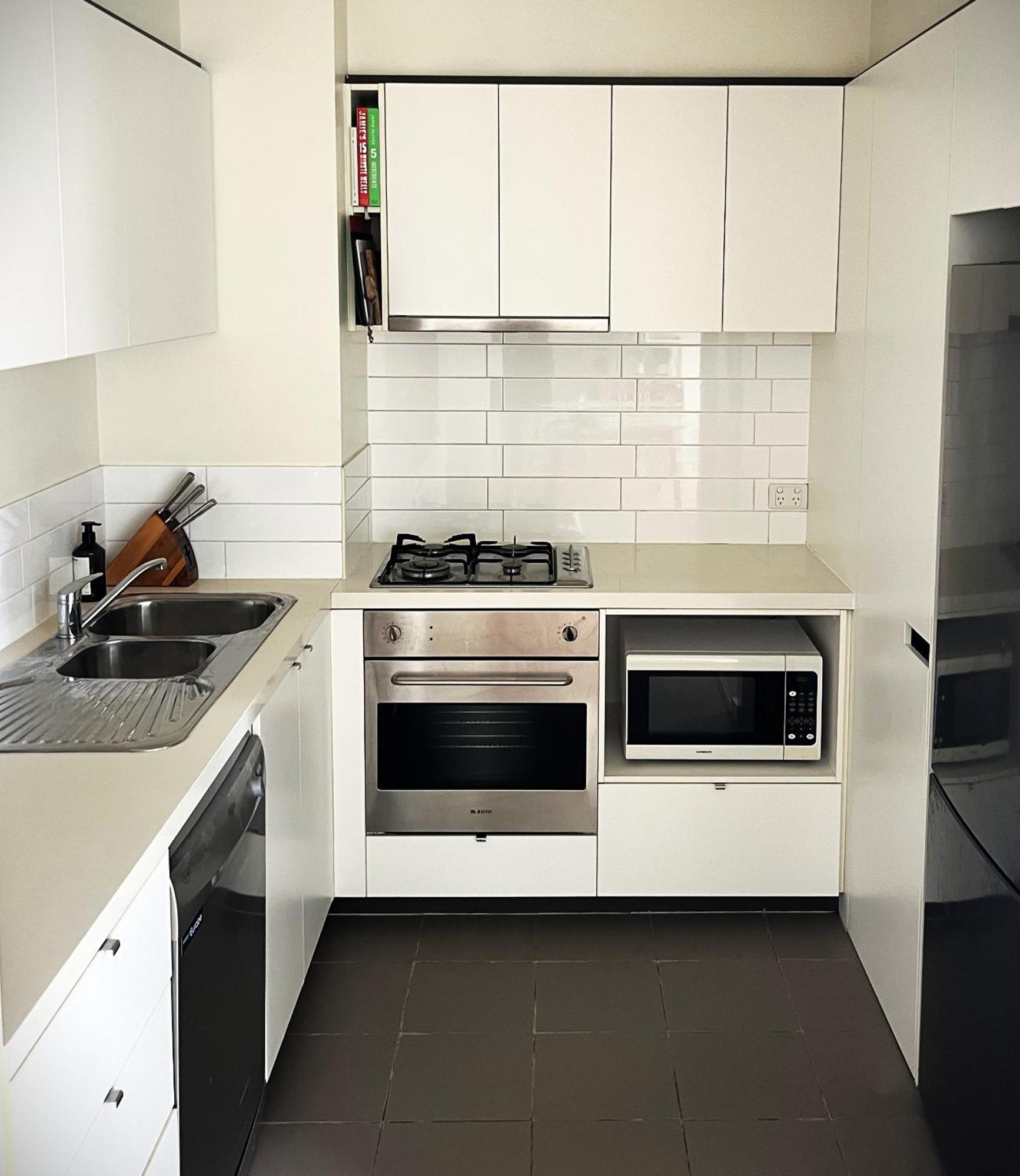 Perfect Locale 2bed Parking Apartment Brisbane