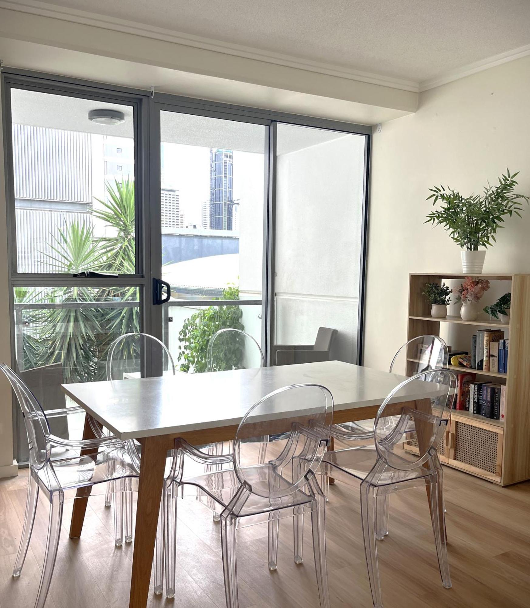 Perfect Locale 2bed Parking Apartment *