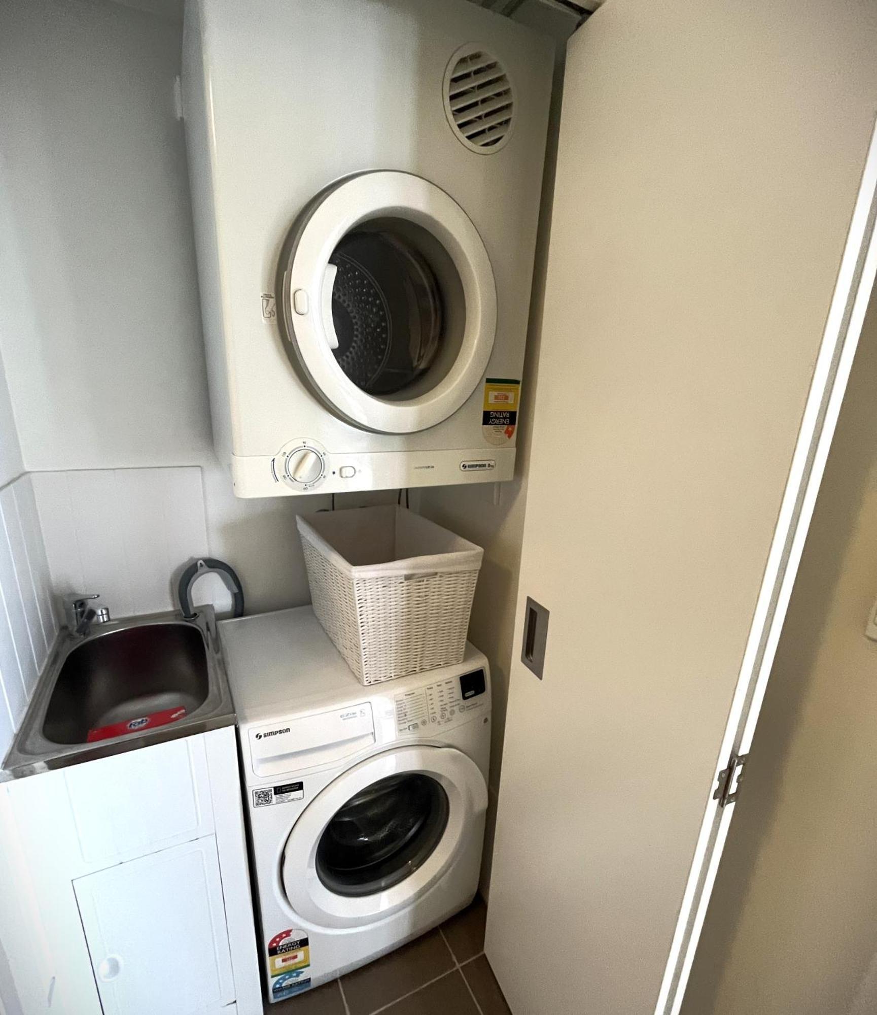 Perfect Locale 2bed Parking Apartment Brisbane