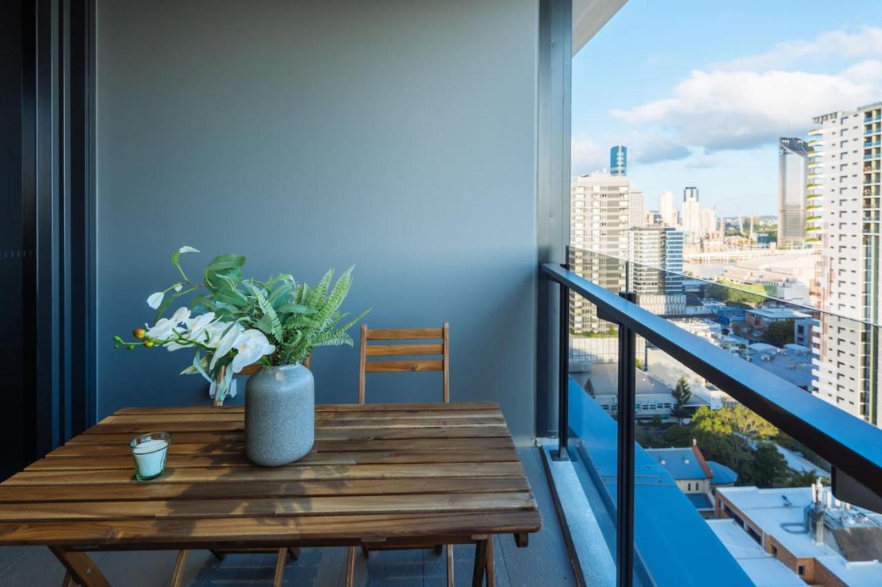 Apartment Location 2bd W Spectacular Views *