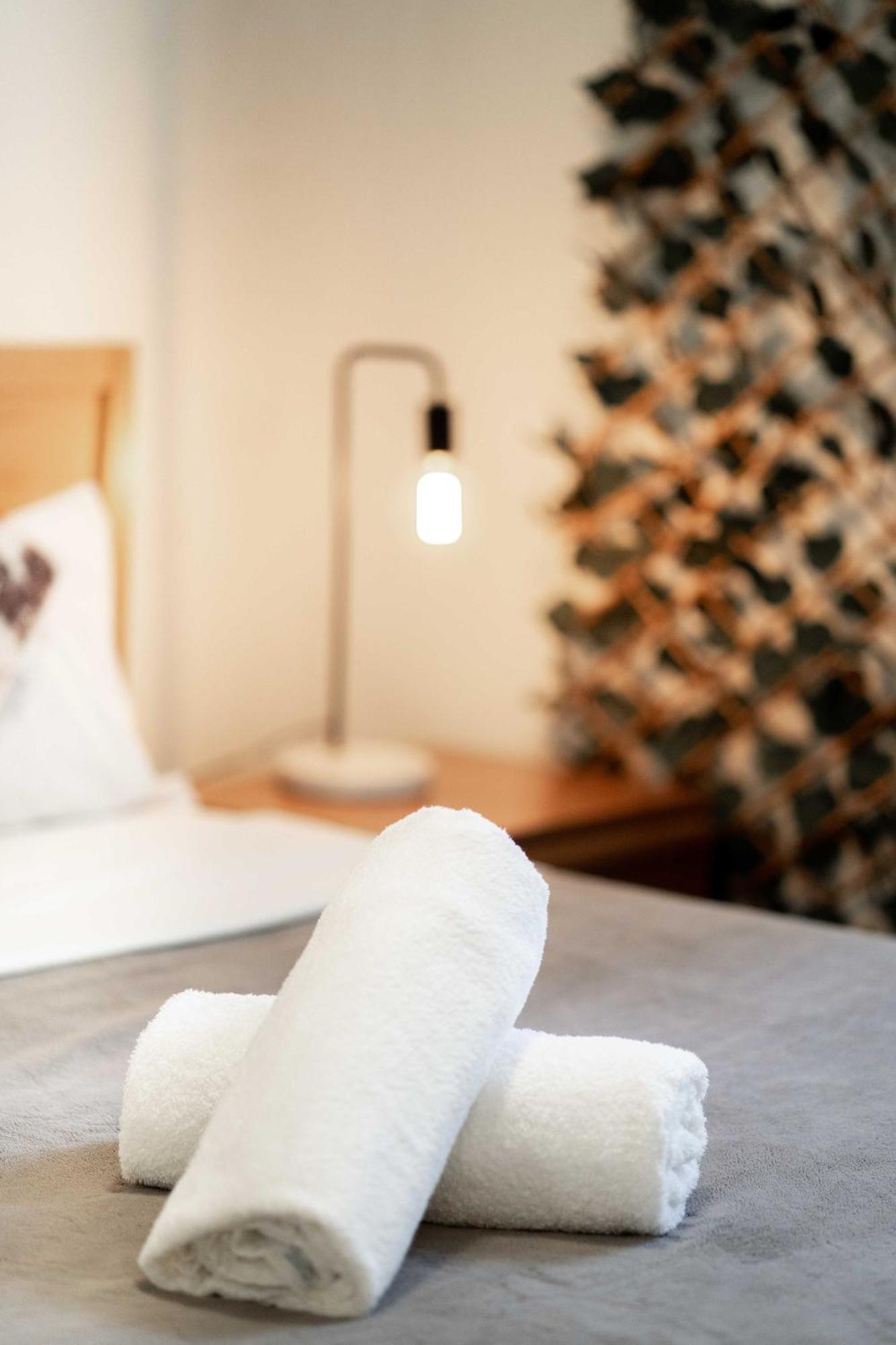 Prime Location - Cbd 1 Bed W Shared 25m Pool, Gym, Sundeck And A Bbq Area