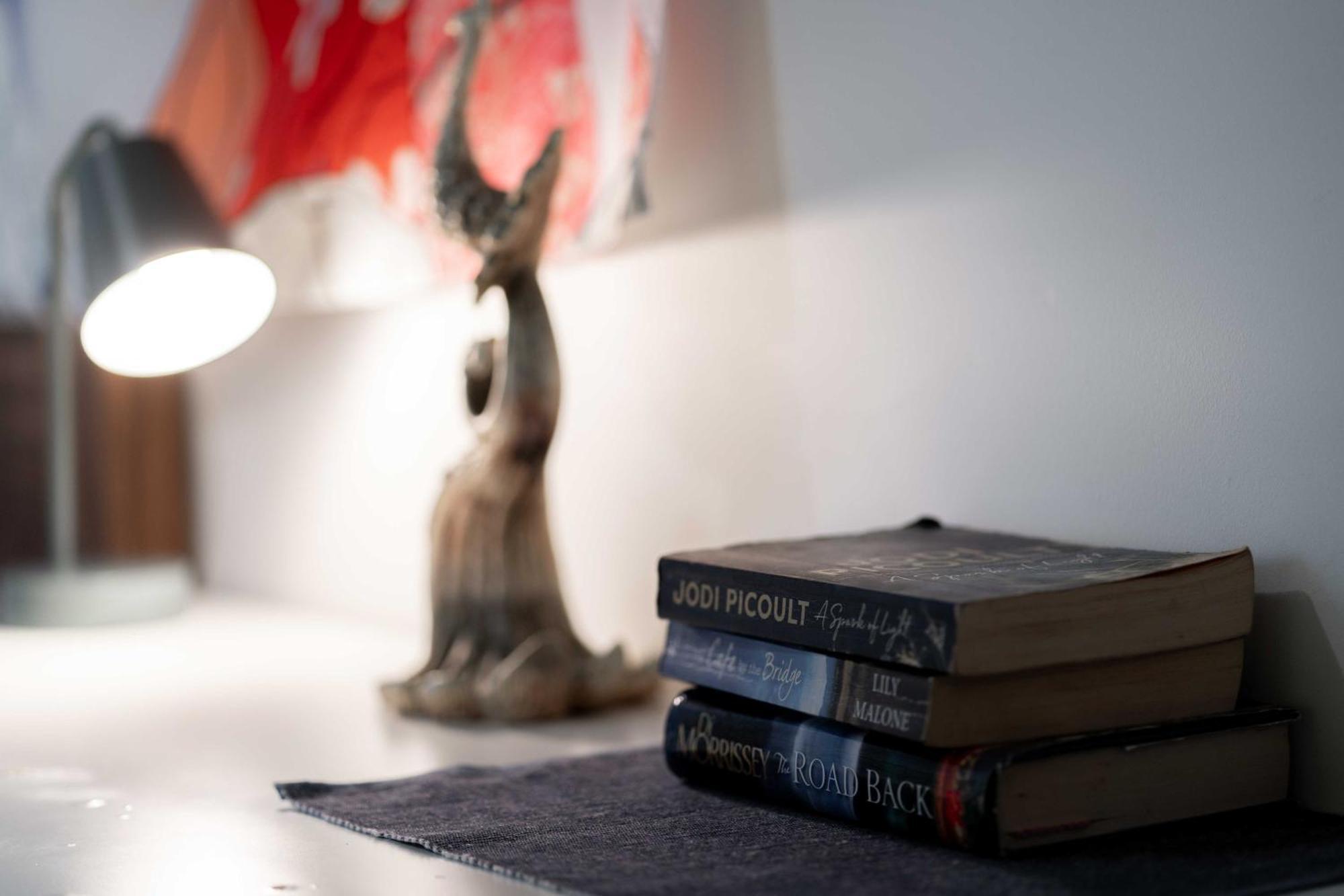 Prime Location - Cbd 1 Bed W Shared 25m Pool, Gym, Sundeck And A Bbq Area Apartment