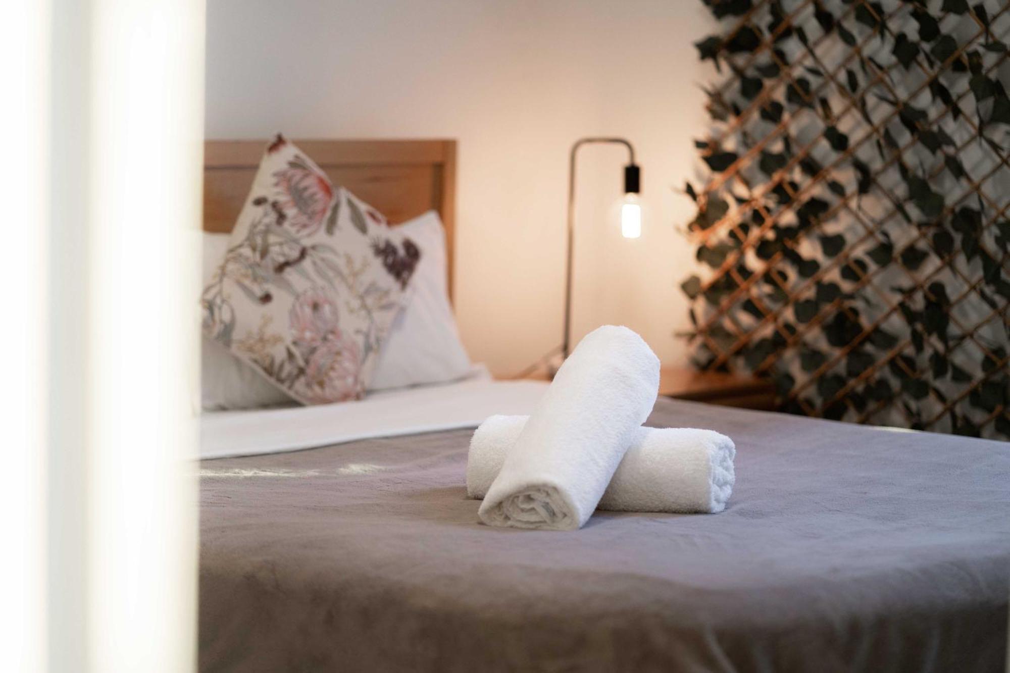 Prime Location - Cbd 1 Bed W Shared 25m Pool, Gym, Sundeck And A Bbq Area *