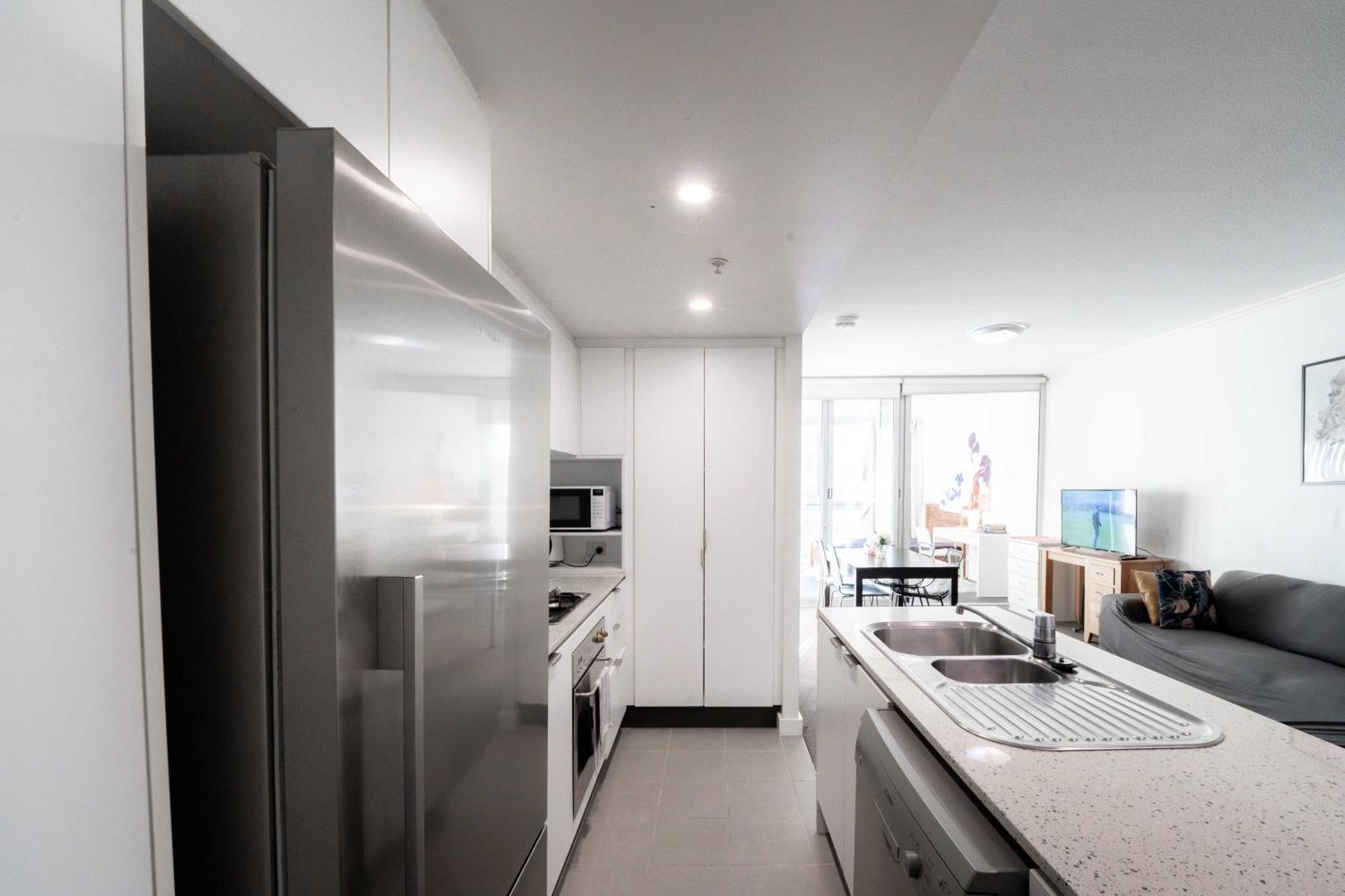 Prime Location - Cbd 1 Bed W Shared 25m Pool, Gym, Sundeck And A Bbq Area * Brisbane