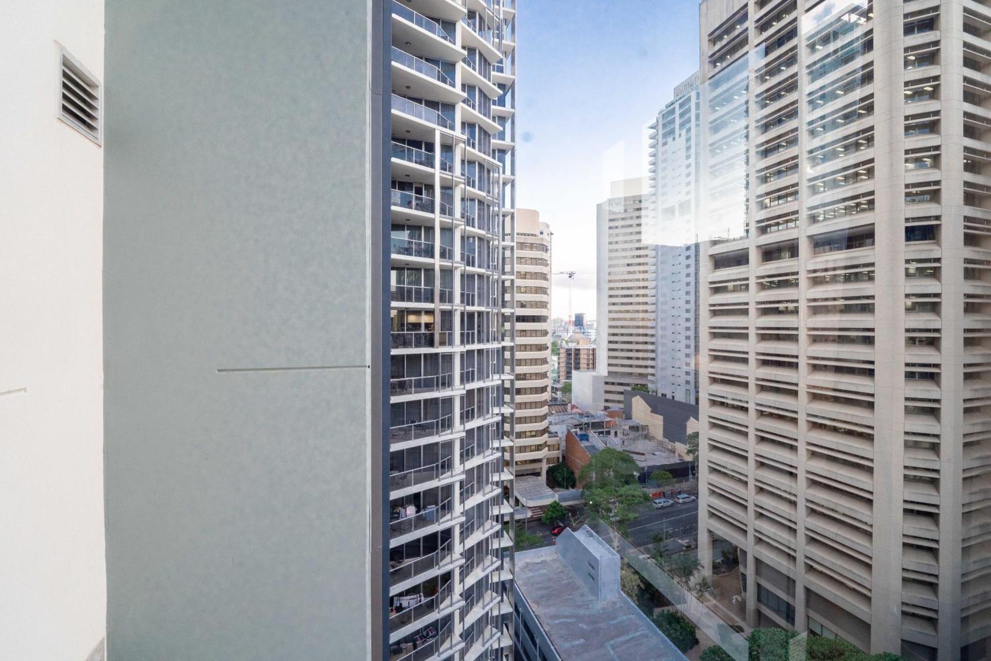 Prime Location - Cbd 1 Bed W Shared 25m Pool, Gym, Sundeck And A Bbq Area *