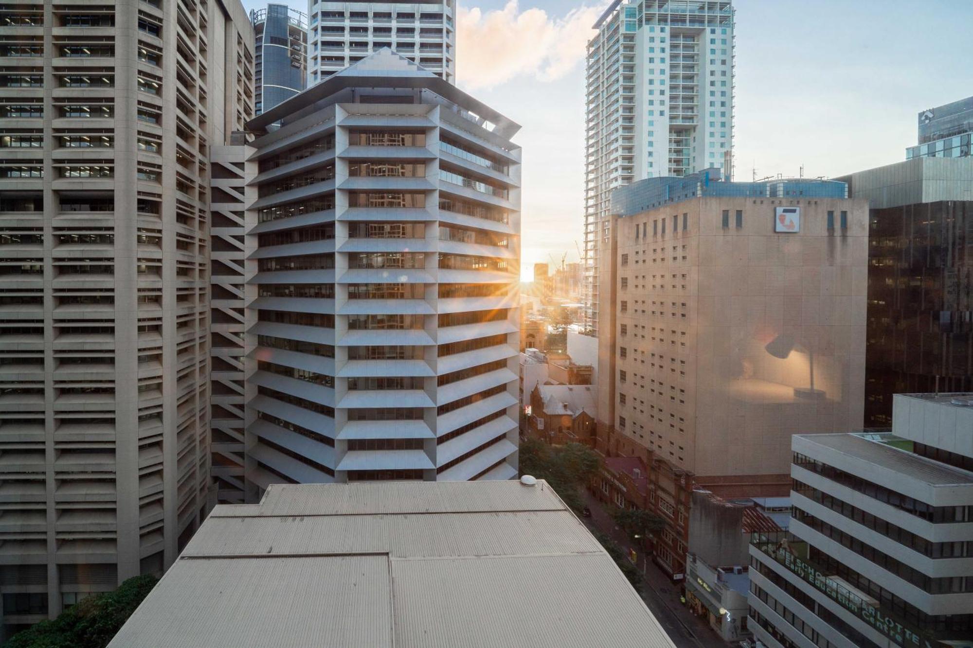 Prime Location - Cbd 1 Bed W Shared 25m Pool, Gym, Sundeck And A Bbq Area Apartment