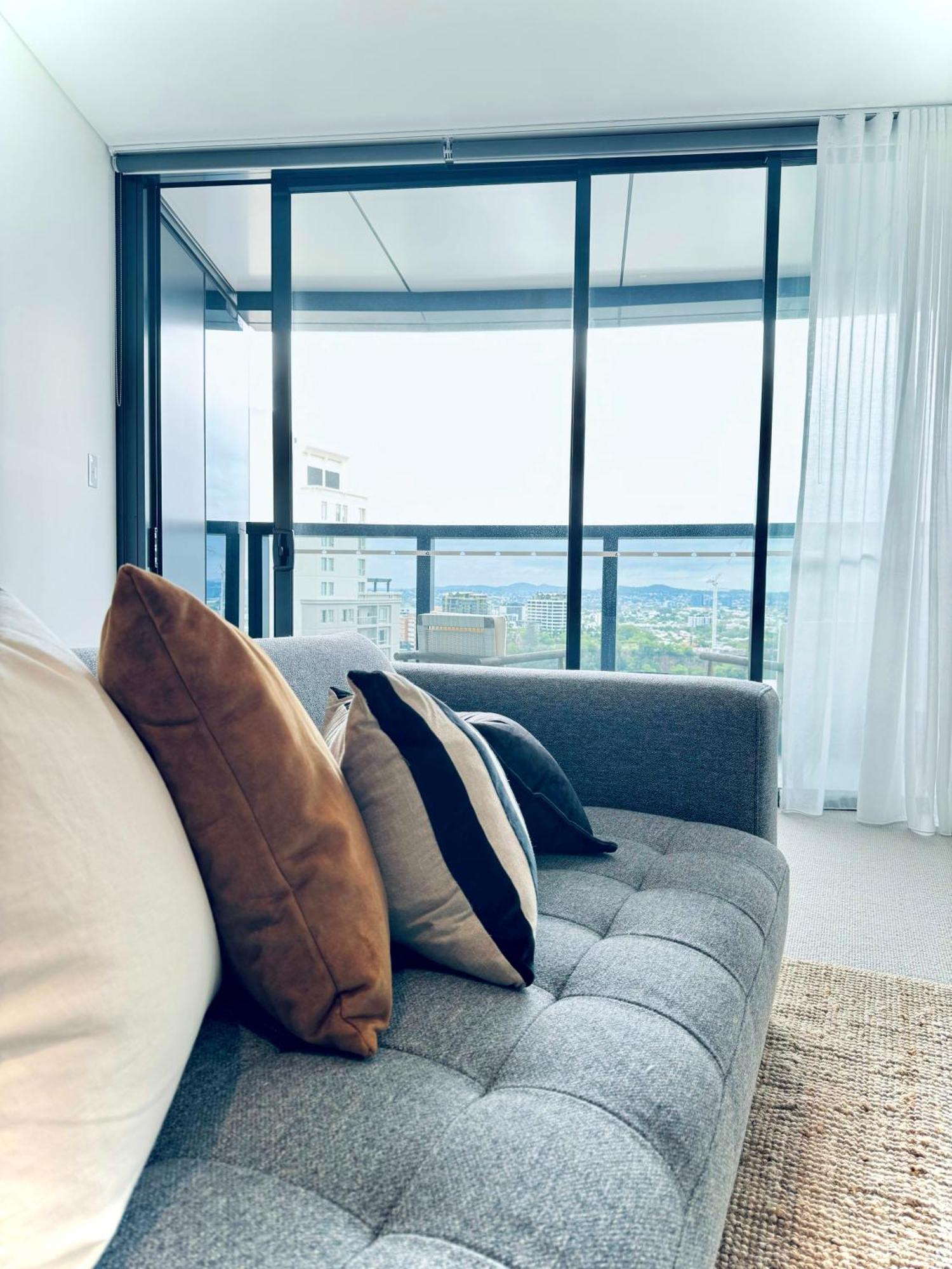 Luxurious 3 Bed Sky Retreat At Skytower Apartment *