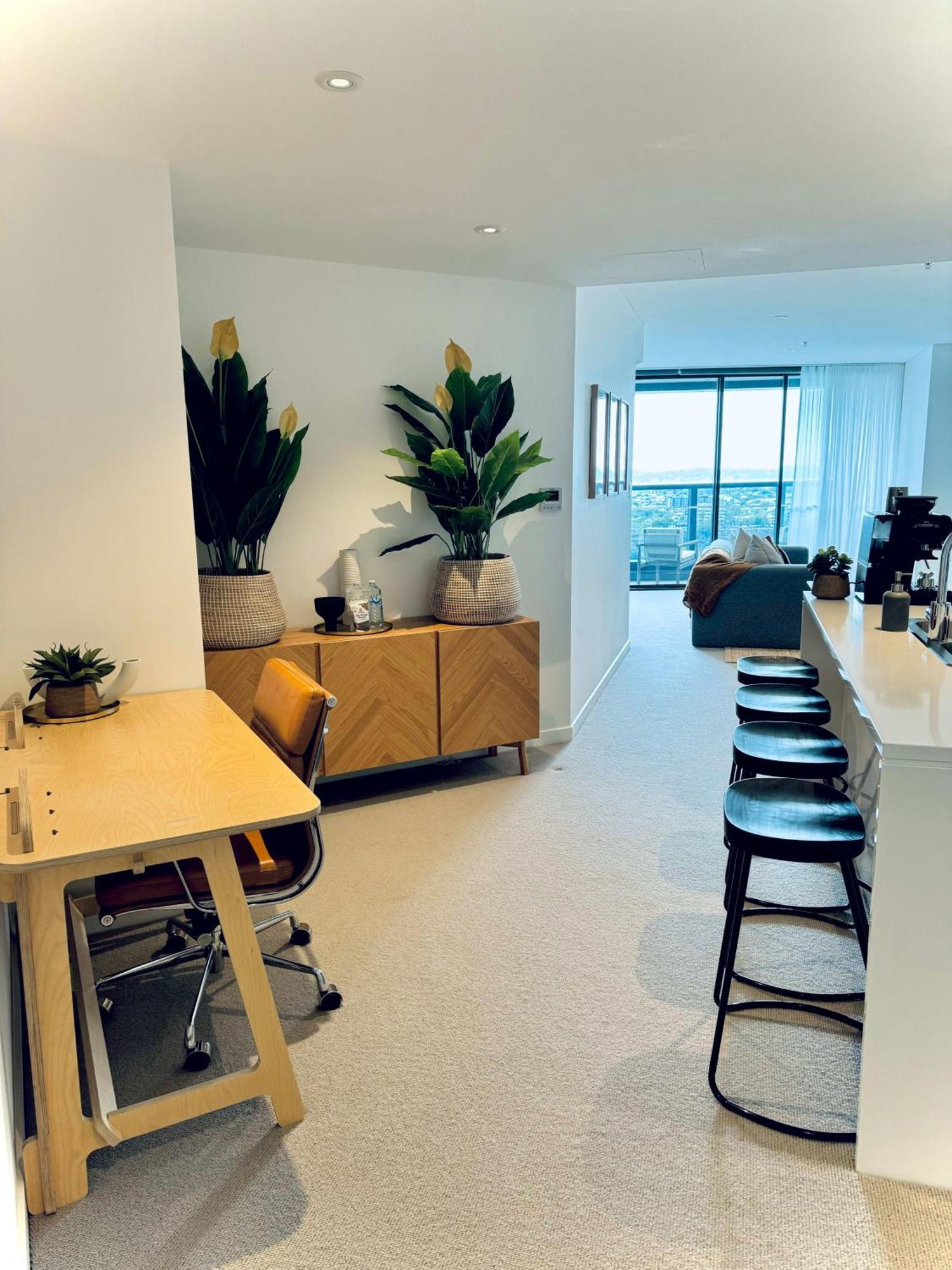 Luxurious 3 Bed Sky Retreat At Skytower