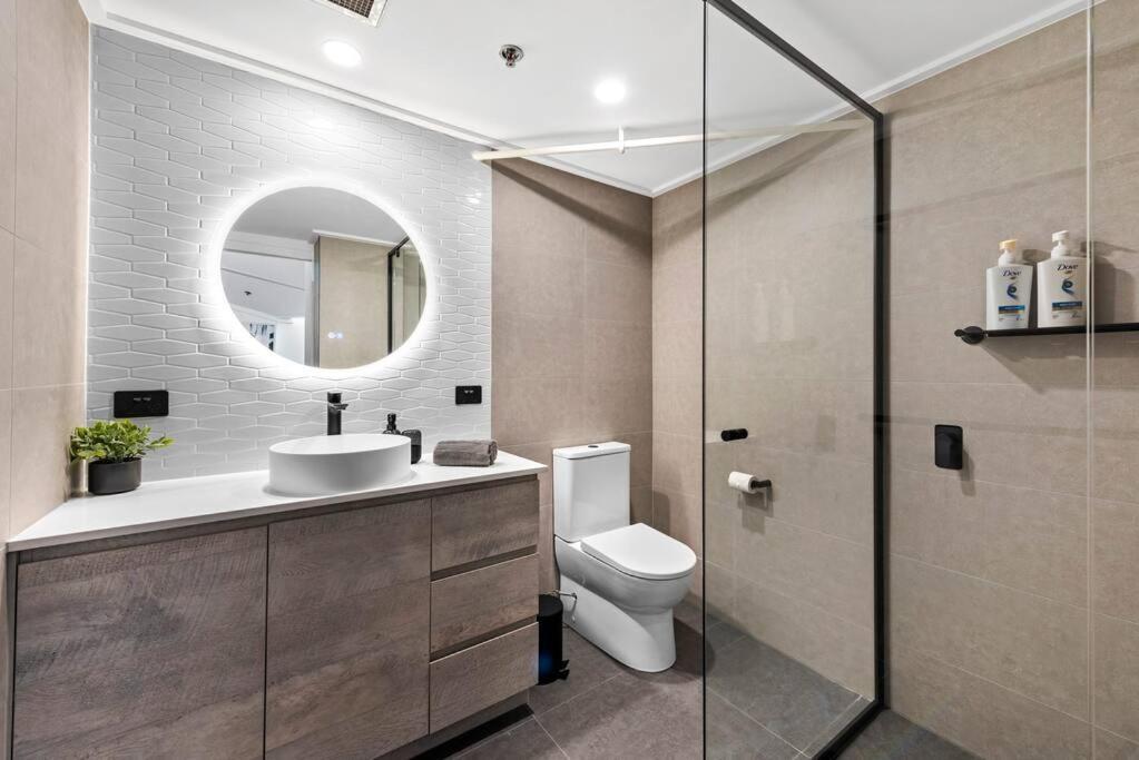 Woolstore Elegance ~ 2bed/2bath/1car ~ Teneriffe *