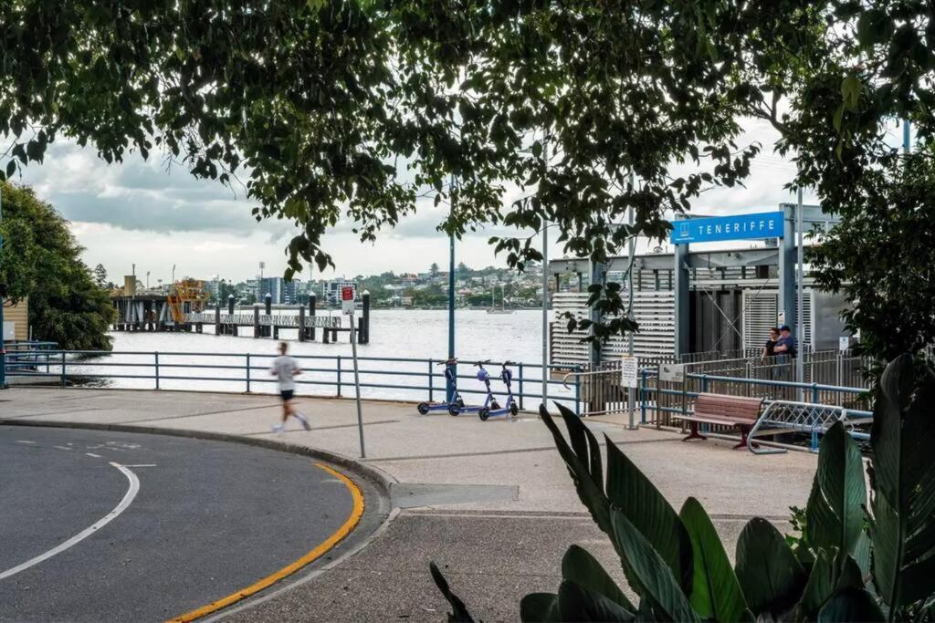 Woolstore Elegance ~ 2bed/2bath/1car ~ Teneriffe Apartment *