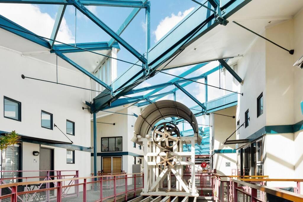 Woolstore Elegance ~ 2bed/2bath/1car ~ Teneriffe