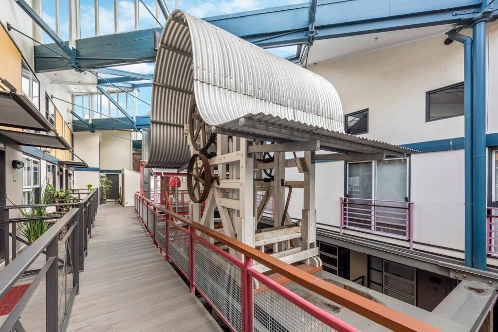 Apartment Woolstore Elegance ~ 2bed/2bath/1car ~ Teneriffe Brisbane