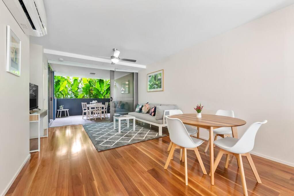 Apartment Tropical ~ 2 Bed/2 Bath/1 Car ~ West End *