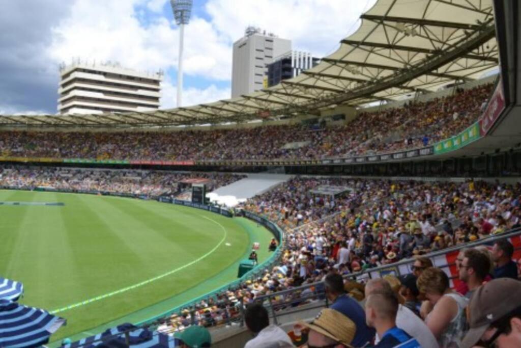 Comfy Character Qld'r ~ 3bed Self-contained-upstairs House W/parking ~ Woolloongabba * Brisbane