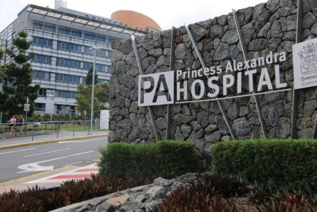 Comfy Character Qld'r ~ 3bed Self-contained-upstairs House W/parking ~ Woolloongabba Holiday home Brisbane