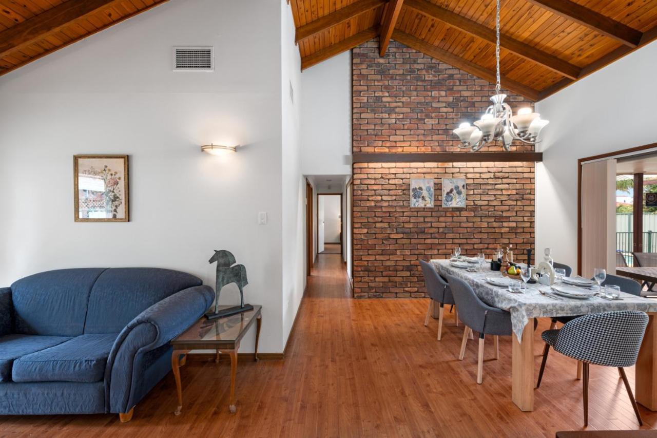 Vintage Elegance Morden Comfort 5brhouse Robertson Holiday home Brisbane