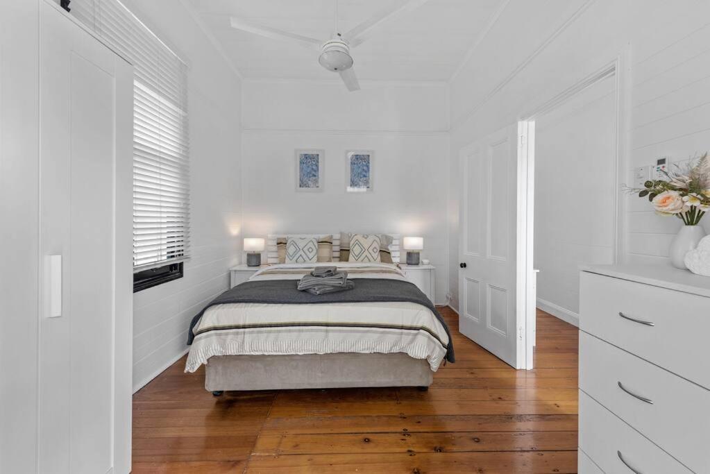 Contemporary Character! 3bed/1.5bath/1car~new Farm Holiday home