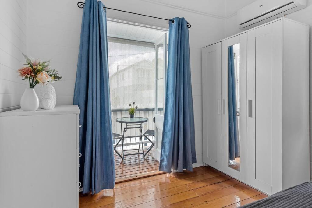 Contemporary Character! 3bed/1.5bath/1car~new Farm