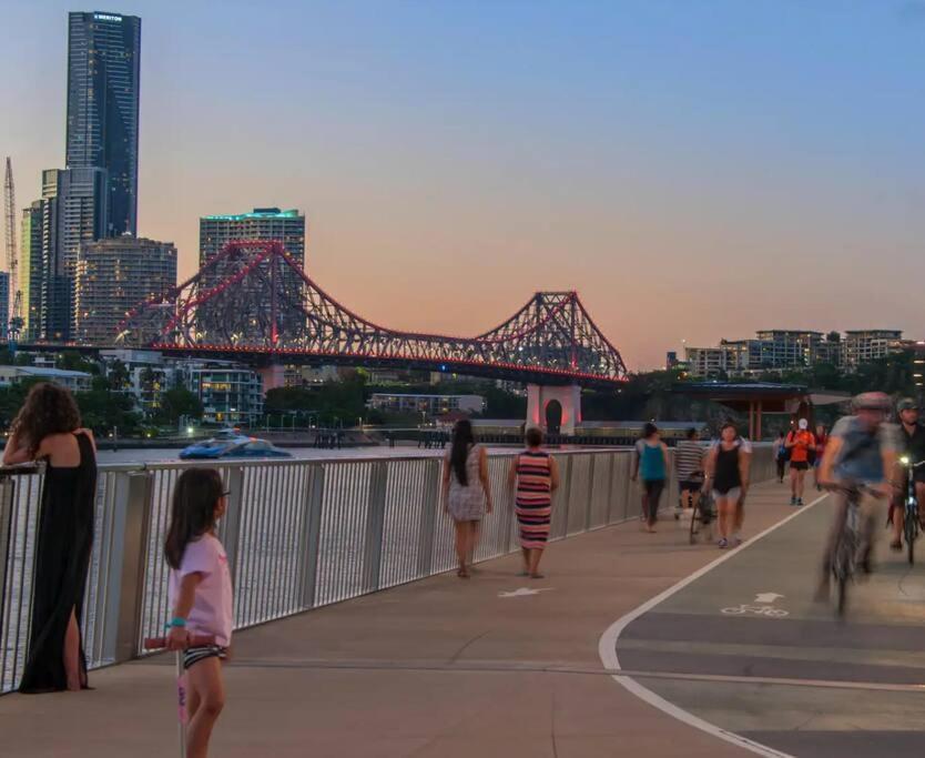 Contemporary Character! 3bed/1.5bath/1car~new Farm