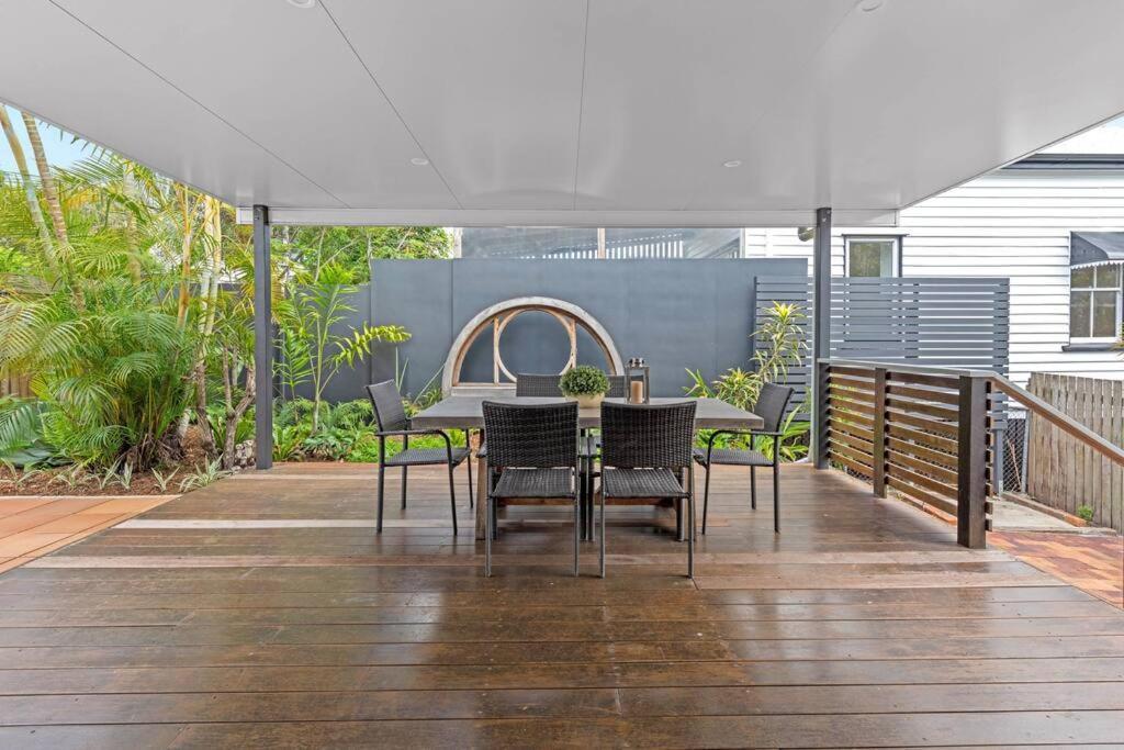 Holiday home Contemporary Character! 3bed/1.5bath/1car~new Farm Brisbane