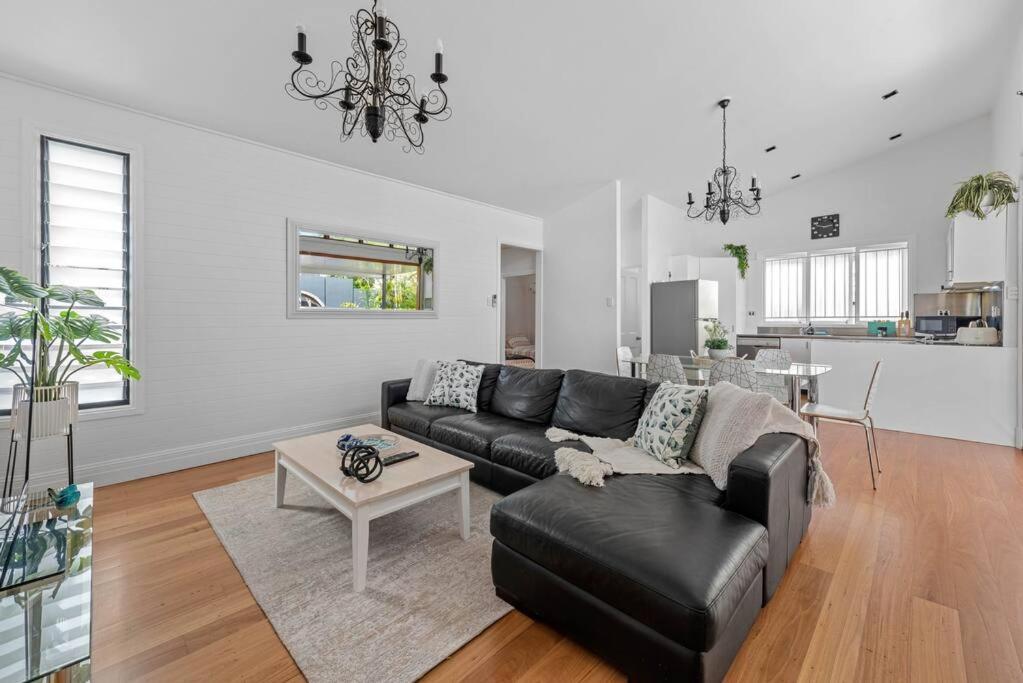 Holiday home Contemporary Character! 3bed/1.5bath/1car~new Farm