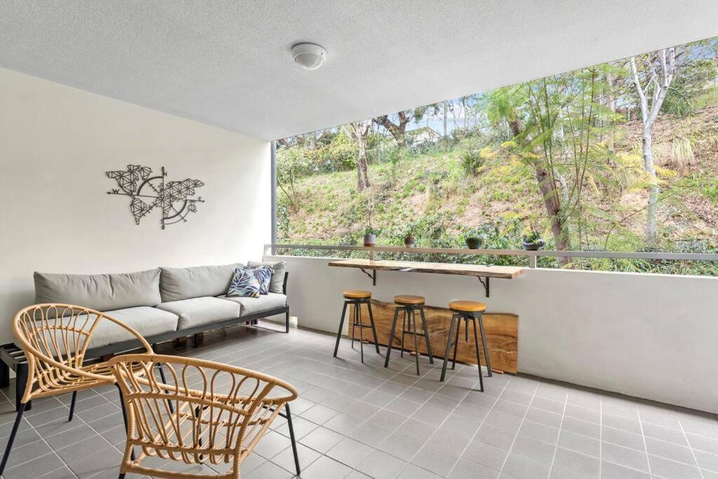 Sublime Simplicity! ~1bed/study/1bath/balcony/1car * Brisbane