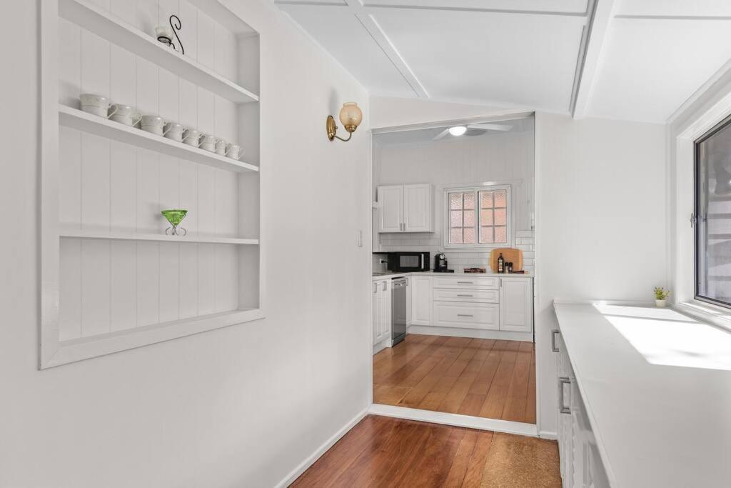 Nan's House! 2bed, 1bath, 1car ~ East