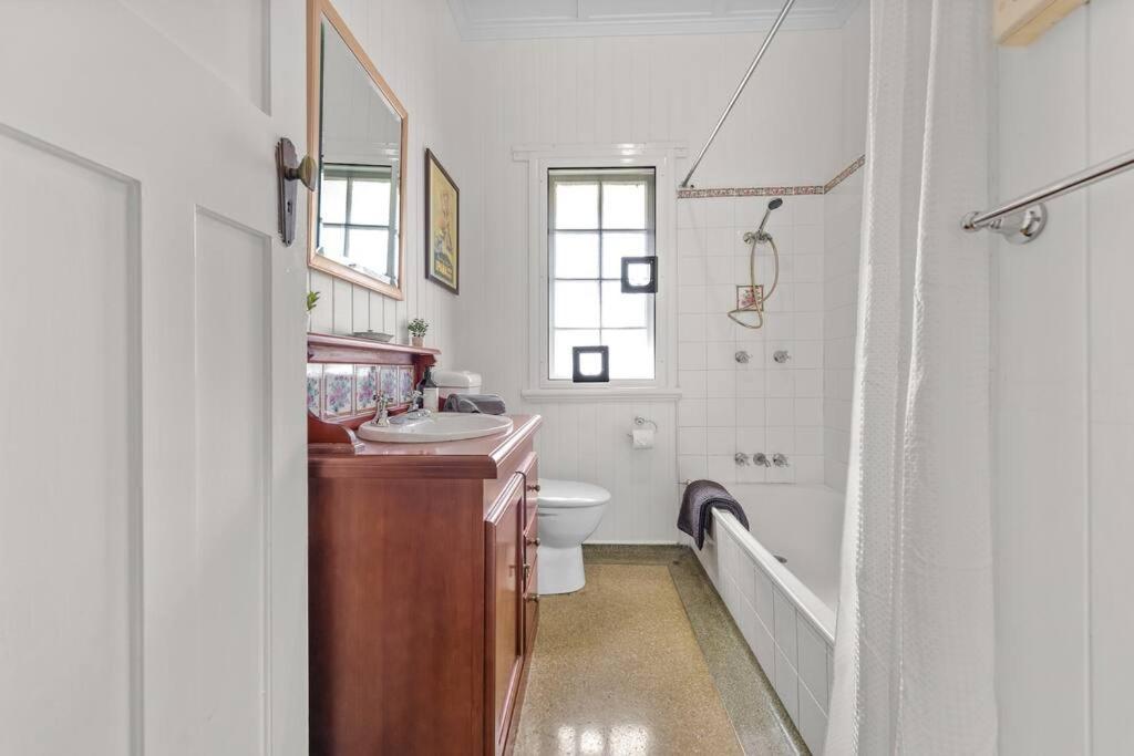 Nan's House! 2bed, 1bath, 1car ~ East Holiday home Brisbane