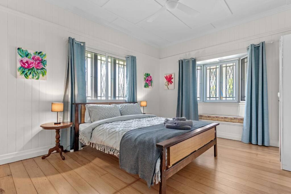 Nan's House! 2bed, 1bath, 1car ~ East *