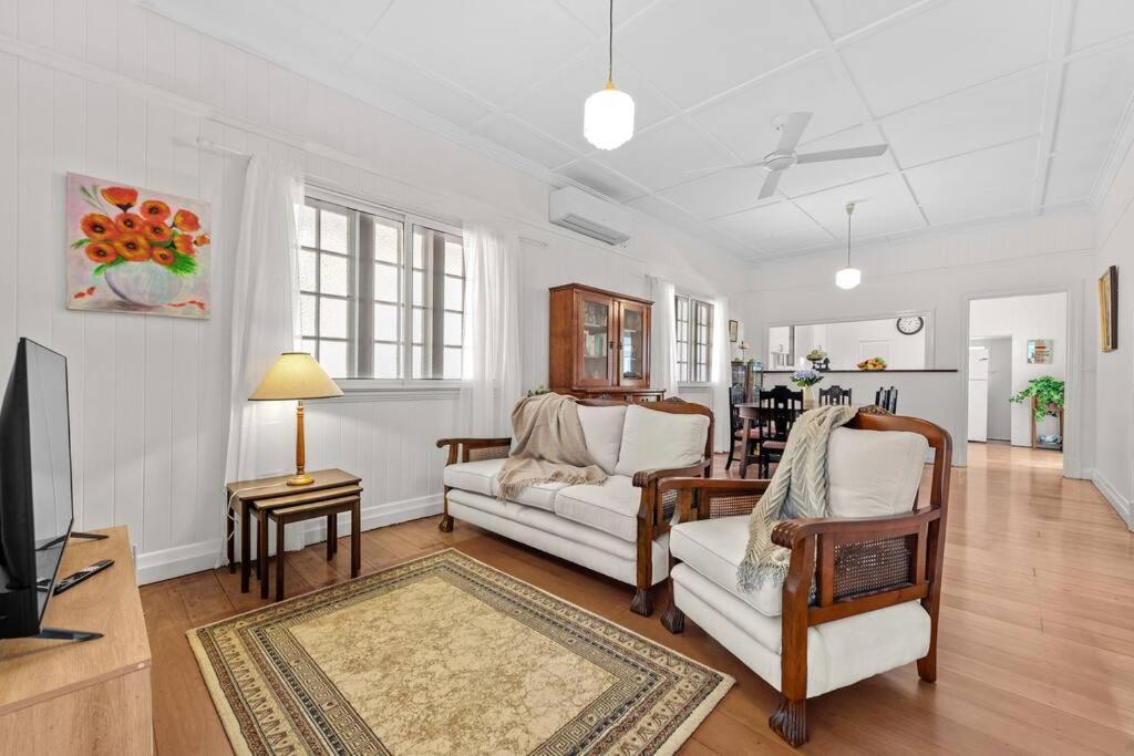 Holiday home Nan's House! 2bed, 1bath, 1car ~ East Brisbane