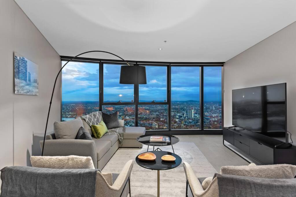 Skyhigh Style ~ 2bed/2bath/1car/views! ~ Cbd * Brisbane